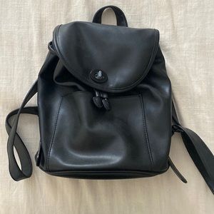 Small/medium black leather bag